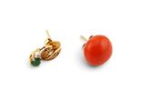 paire de boucles d'oreilles en corail, diamants et or