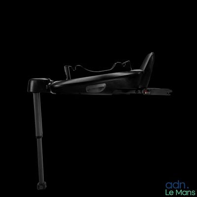 a small airplane that is flying in the dark