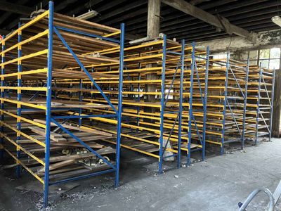 5 travées de 6 racks métalliques et 7 travées de racks métal… - Photo 1