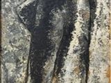 une image représentant un tableau d'une femme en noir et blanc