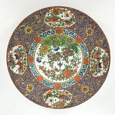 l'image d'une assiette décorative ornée de fleurs et d'oiseaux