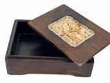 an image of a wooden box with a lid that has a pattern on it