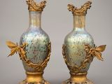 paire de vases anciens décorés de peinture émaillée dorée et bleue