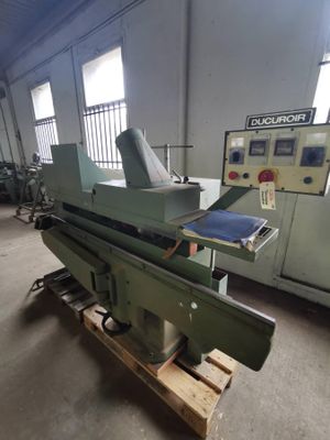 an image of a machine that is sitting in a room