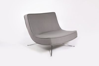 une image représentant une chaise grise et une chaise noire sur fond blanc