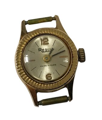 une image représentant une montre en or avec un cadran blanc