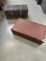 Une valise en bois et carton bouillie et une petite malle en…