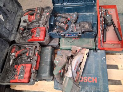 a lot of tools that are sitting on a pallet