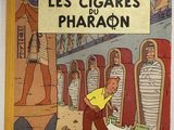 un vieux livre sur lequel figure l'image d'un homme et d'un chien devant un pharaon