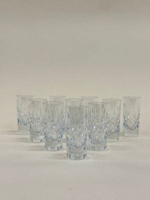 Suite de dix verres en cristal taillé à décor de pointes de …