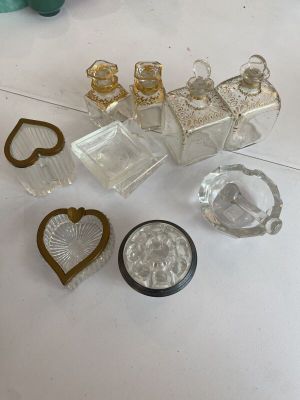 a lot of glass items that are on the table