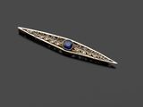 une broche en saphir et diamants