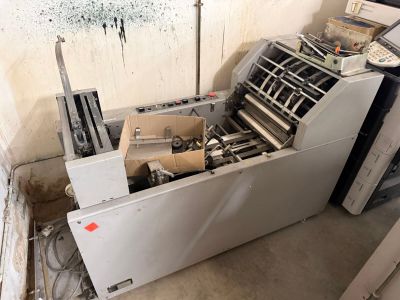 a machine that is sitting in the corner of a room