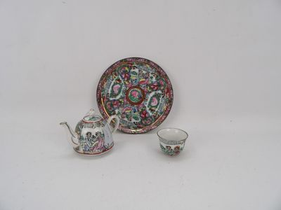 CHINE - Lot de porcelaine comprenant 1 théière Ht.