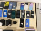 a lot of cell phones that are sitting on a table