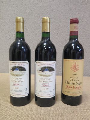 trois bouteilles de vin posées sur une table, l'une à côté de l'autre