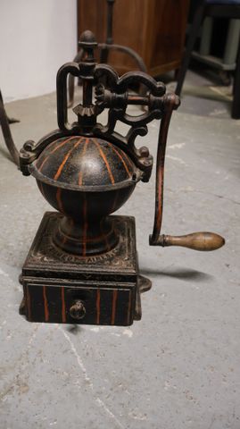 PEUGEOT Ainés Cie ; moulin à café de comptoir