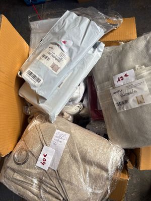 Lot de rideaux, taies oreillers, protèges coussins, rideaux … - Photo 1