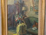 une peinture à l'huile représentant un salon avec un canapé et un vase de fleurs