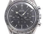 une image d'une montre en gros plan sur fond blanc