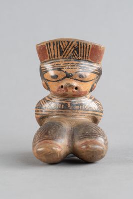 figurine représentant un homme coiffé d’un chapeau