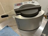a machine that is sitting on top of a counter