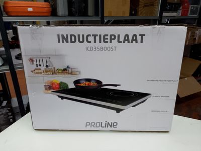 emballage d'une nouvelle plaque à induction dans sa boîte
