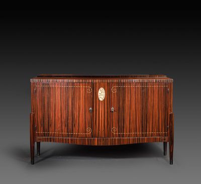 un buffet Art déco dans le style de George IV