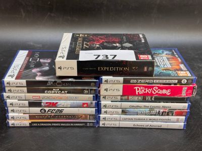 plusieurs jeux vidéo empilés les uns sur les autres sur une table