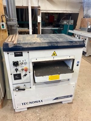l'image d'une machine installée dans une pièce
