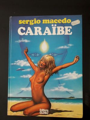 un livre posé sur une table sur laquelle figure une femme nue
