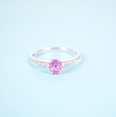 Bague solitaire en or blanc 18K (750/oo) serti d'un saphir r…