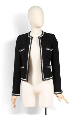 veste noire et blanche sur un mannequin, mannequin, mannequin, mannequin, mannequin, mannequin, mannequin, mannequin, manne