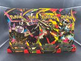 deux paquets de cartes à collectionner Pokémon posés sur une table