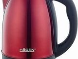bouilloire électrique rouge et noire sur fond blanc