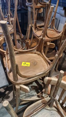 MAHIEU,14 chaises bistrot en bois, étiquettes pour certaines…