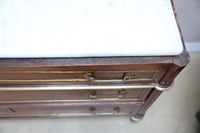 Commode de forme rectangulaire en acajou et placage d'acajou… (photo 3)
