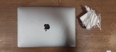 Ordinateur portable MacBook modèle A2338. Avec son chargeur. - Photo 1