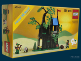 une boîte contenant un château en Lego, sur fond bleu