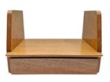 un petit tabouret en bois muni d'un tiroir sur le dessus