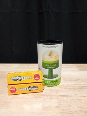 Lot de 2 articles Gyrophare sur piles 2 bougies d'allumage N…
