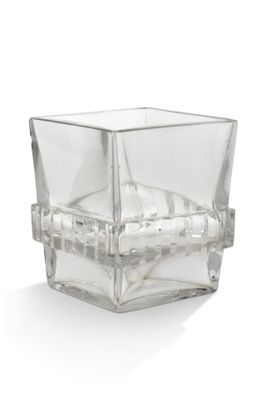 BACCARAT Lot de deux vases en verre incolore, comprenant : -…