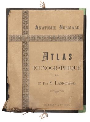 un vieux livre sur lequel figure le titre « Atlas »