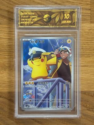gros plan d'une carte à collectionner pokemon sur une table