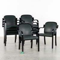 Thonet, 10 fauteuils empilables, bois patiné et simili-cuir,… (photo 2)