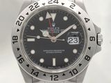une montre Rolex avec un cadran noir et un bracelet