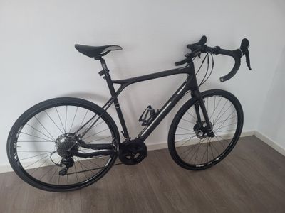 vélo de course GT BYCYCKES frein a disques carbone et alumin… - Photo 1