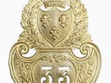 une image représentant un insigne en or orné d'une couronne