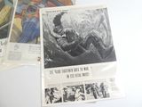 plusieurs vieilles bandes dessinées posées sur une table blanche, sur fond blanc