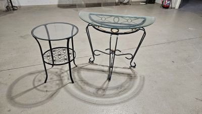 Console demi-lune en fer patiné et doré et plateau en verre,…
